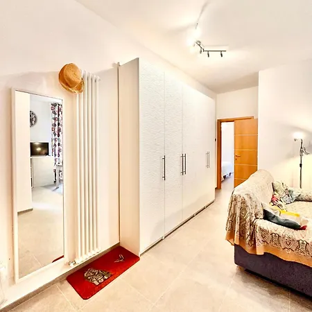 Hostdomus - Flower Apartmán Finale Ligure